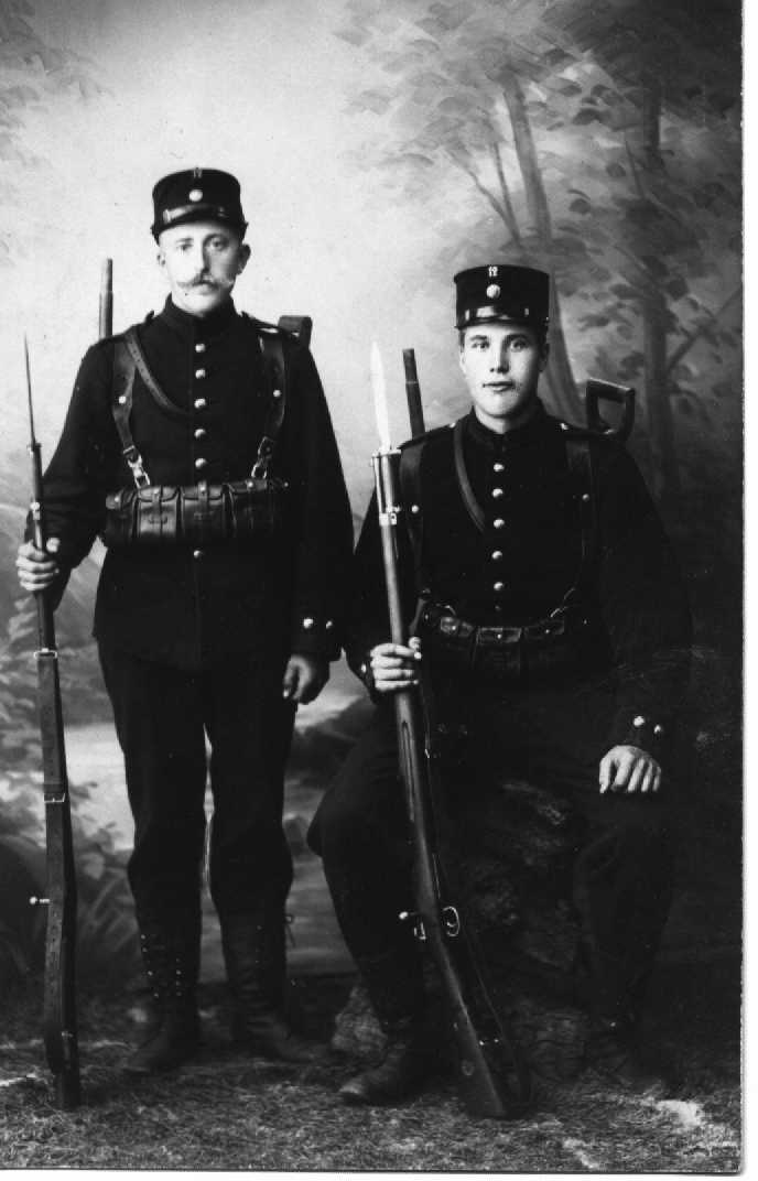 Swedish soldiers with flat button m/1869 bayonets